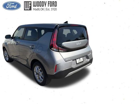 Used 2025 Kia Soul LX w/ LX Technology Package FWD image 3