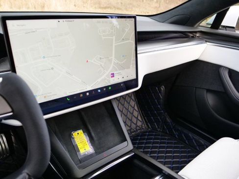 Used 2021 Tesla Model S Plaid image 7