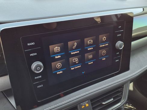 New 2026 Volkswagen Taos SE FWD image 15