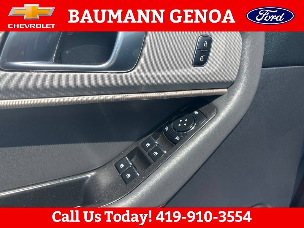 Used 2025 Ford Explorer Active AWD/4WD image 17