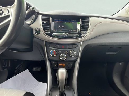 Used 2020 Chevrolet Trax LT w/ LT Convenience Package image 10