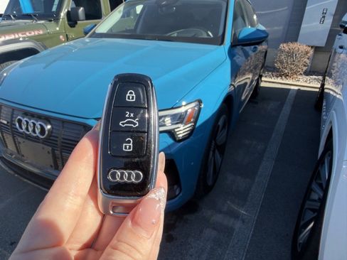 Used 2021 Audi e-tron Prestige w/ Prestige Package image 21