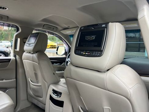 Used 2017 Cadillac Escalade image 33