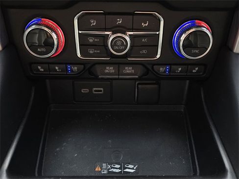 Used 2022 GMC Yukon SLT w/ SLT Premium Package image 13