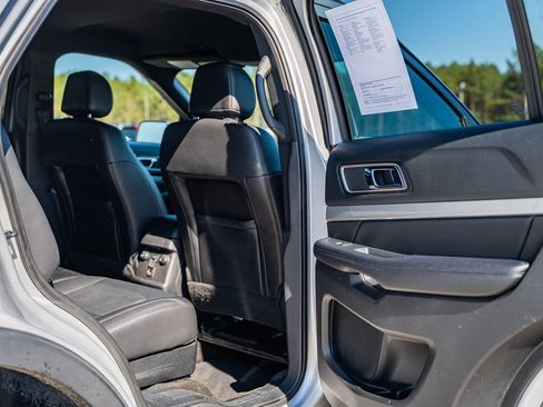 Certified 2017 Ford Explorer XLT w/ Equipment Group 202A image 14