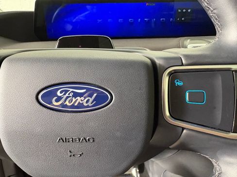 Used 2026 Ford Expedition Max Platinum w/ Platinum Ultimate Package AWD/4WD image 22