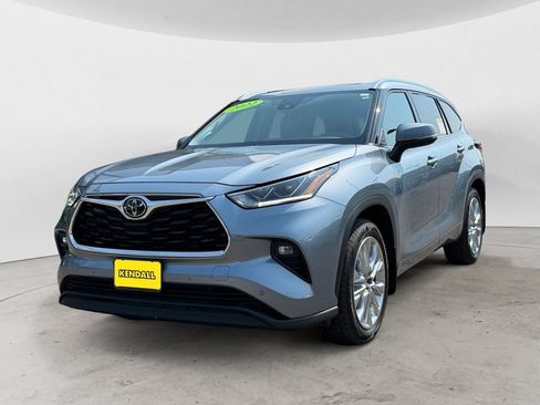 Used 2022 Toyota Highlander Limited AWD/4WD image 1