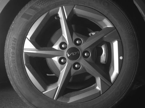 Used 2025 Kia K4 LXS image 13