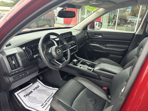 Used 2022 Nissan Pathfinder SL image 16