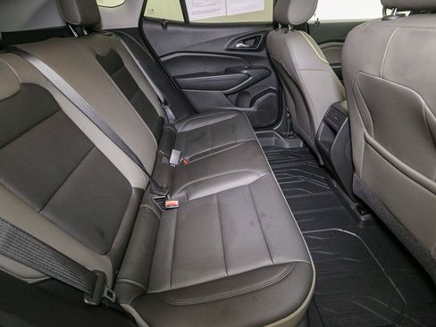 Used 2025 Chevrolet Trax ACTIV w/ Sunroof Package FWD image 21