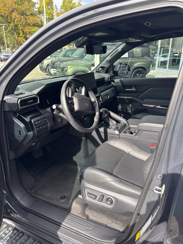 Used 2025 Toyota 4Runner Limited w/ Tow Technology Package AWD/4WD image 9