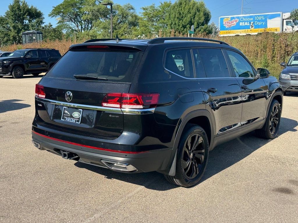 Used 2023 Volkswagen Atlas SE AWD/4WD image 4