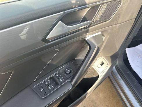 Used 2024 Volkswagen Tiguan SE image 24