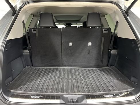 Used 2024 Toyota Grand Highlander AWD image 25