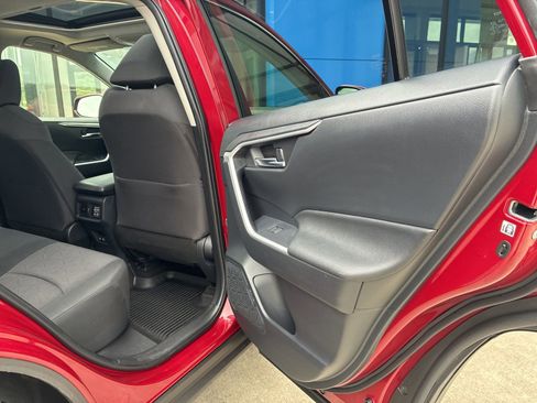 Used 2019 Toyota RAV4 XLE AWD/4WD image 13