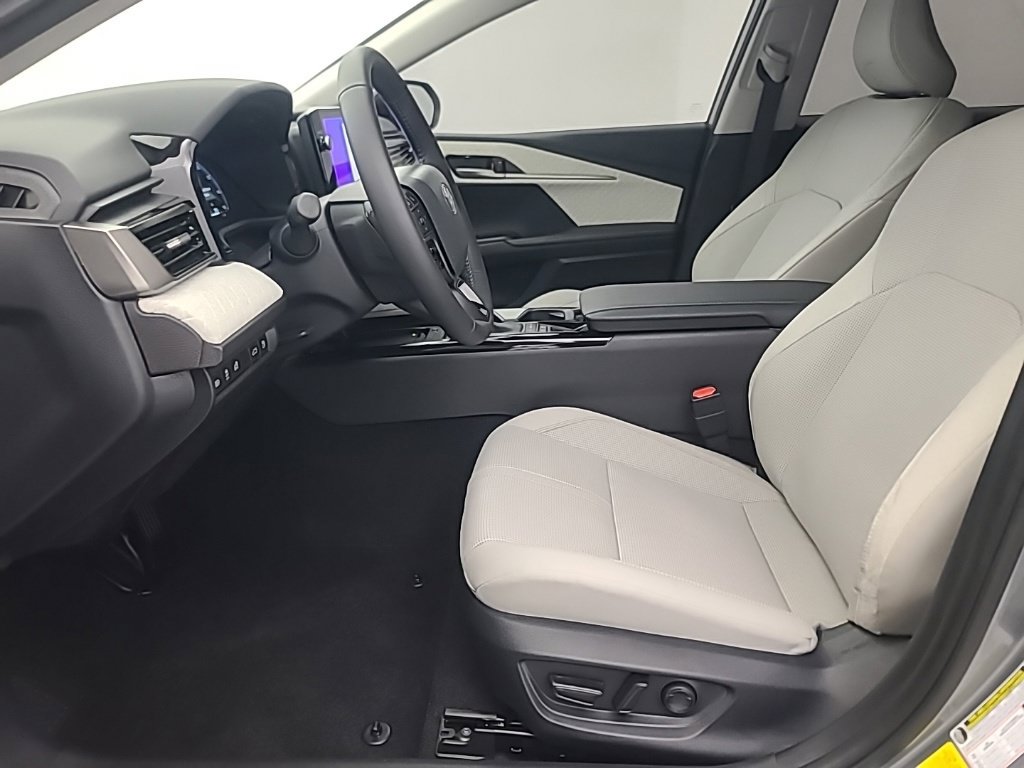 Used 2026 Toyota Camry XLE AWD/4WD image 25