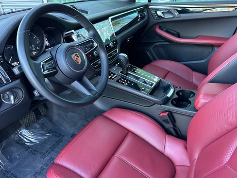 Used 2023 Porsche Macan image 4
