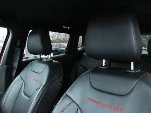 Used 2025 Jeep Compass Trailhawk w/ Trailhawk Elite Group image 15