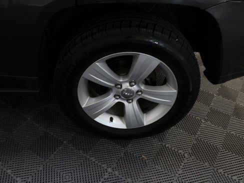 Used 2014 Jeep Compass Latitude image 25