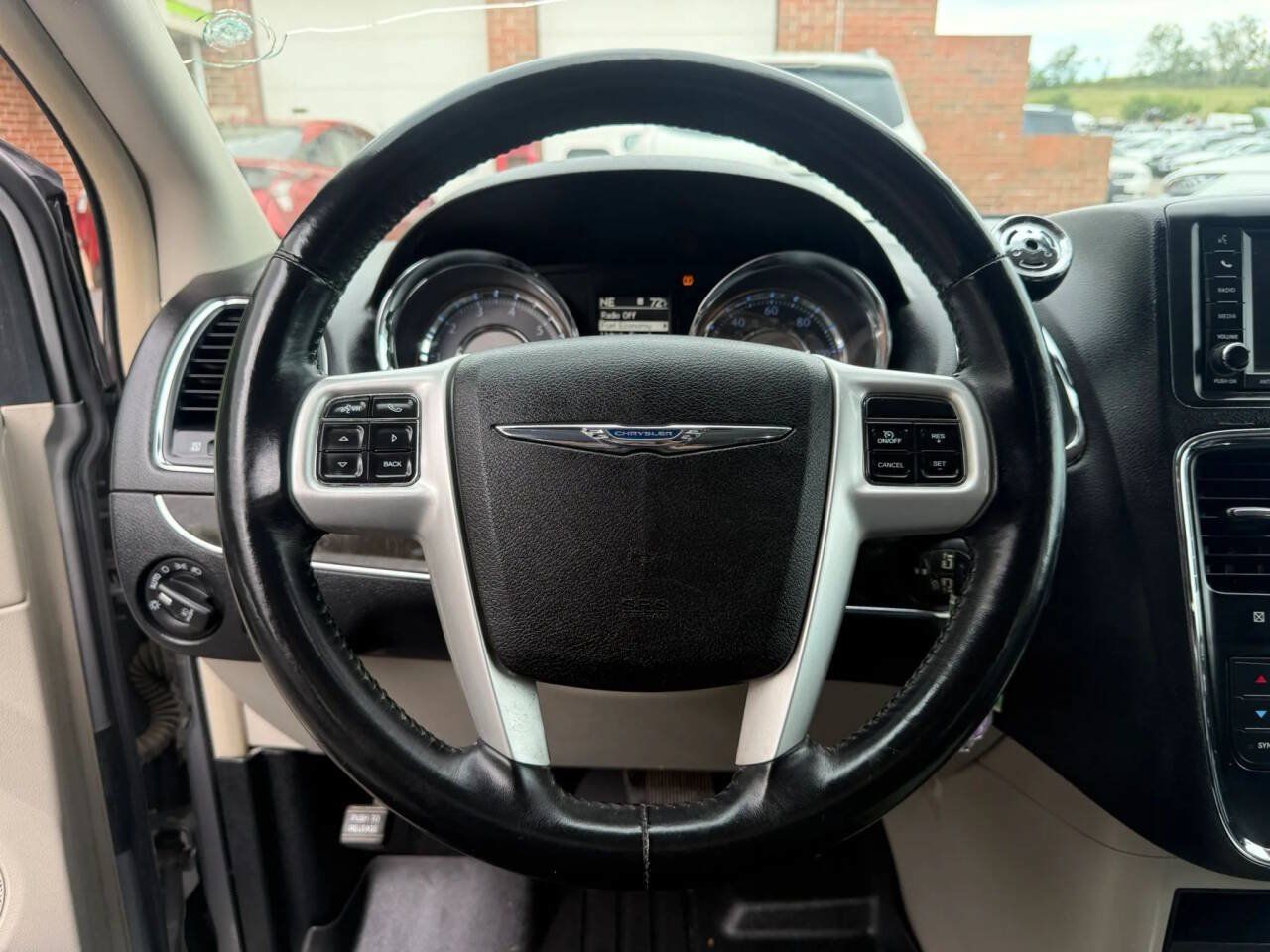 Used 2014 Chrysler Town & Country Touring w/ Trailer Tow Group FWD image 7