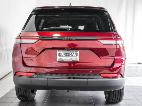 New 2025 Jeep Grand Cherokee Altitude image 5