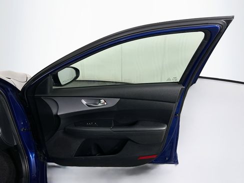 Used 2022 Kia Forte LXS FWD image 29