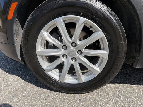 Used 2022 Cadillac XT4 Luxury w/ Cold Weather Package AWD/4WD image 12
