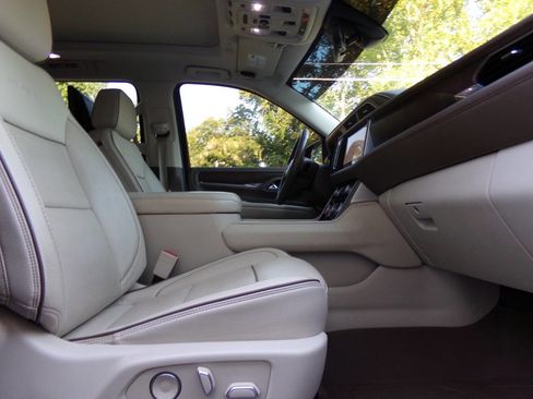 Used 2021 GMC Yukon XL Denali w/ Denali Premium Package image 29