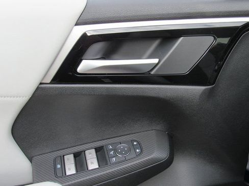 New 2026 Mitsubishi Outlander SE FWD image 11