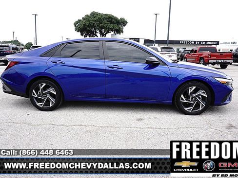 Used 2025 Hyundai Elantra Sport FWD image 38