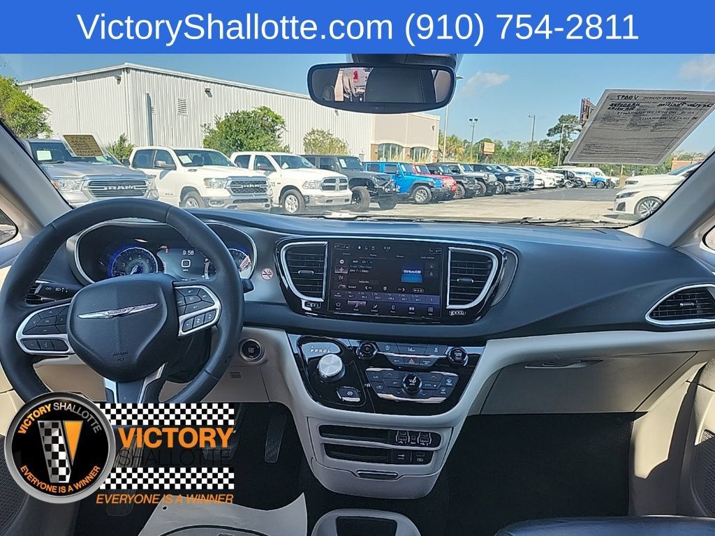 Certified 2022 Chrysler Pacifica Touring-L FWD image 4
