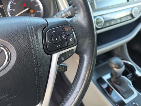 Used 2017 Toyota Highlander XLE FWD image 15