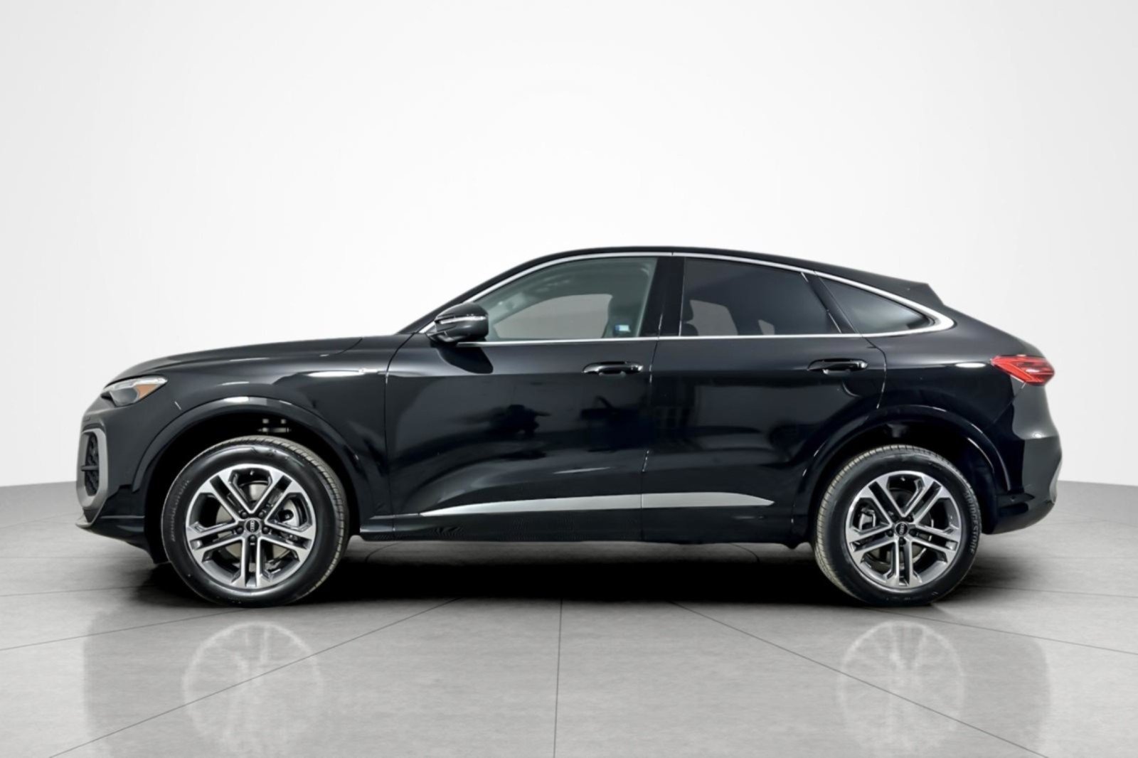 New 2026 Audi Q5 Premium Plus AWD/4WD image 3