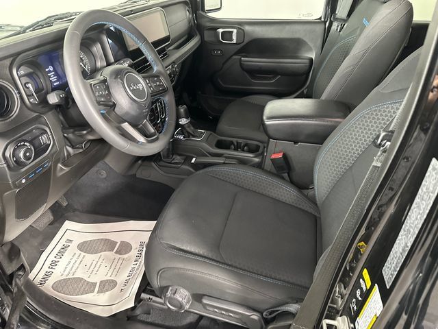 Used 2024 Jeep Wrangler Unlimited Rubicon 4xe w/ Technology Group AWD/4WD image 4