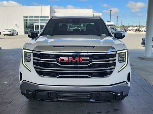 Used 2025 GMC Sierra 1500 SLT image 3