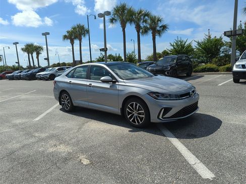 New 2025 Volkswagen Jetta SE image 2