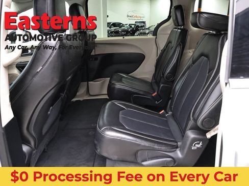Used 2024 Chrysler Pacifica Touring-L FWD image 22
