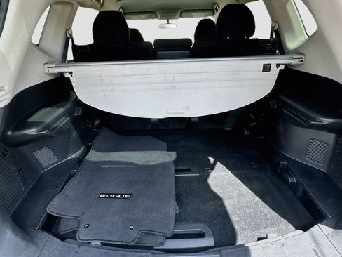 Used 2014 Nissan Rogue SV FWD image 29