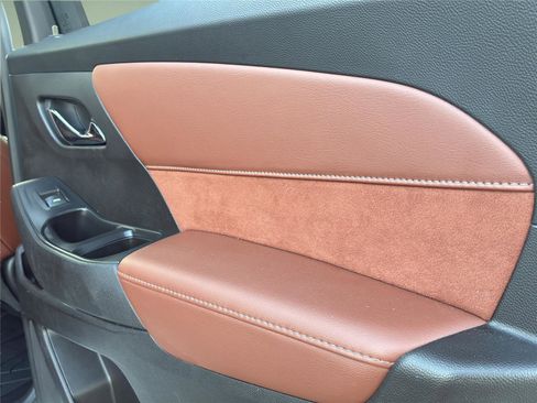 Used 2018 Chevrolet Traverse High Country image 37