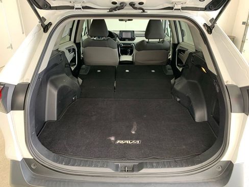 Used 2021 Toyota RAV4 XLE w/ XLE Grade Weather Package image 7