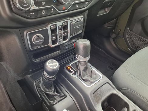 Used 2022 Jeep Gladiator Sport AWD/4WD image 25