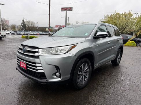 Certified 2018 Toyota Highlander XLE image 4