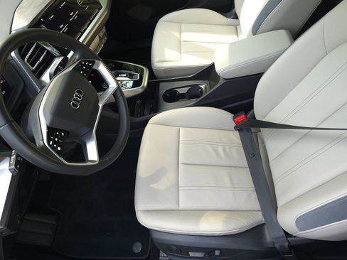 Used 2023 Audi Q4 e-tron Premium w/ Convenience Package image 11