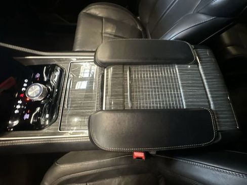 Used 2022 Jeep Wagoneer Series III w/ Flexible Seating Group image 23