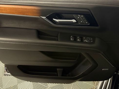 Used 2025 GMC Yukon Denali image 25