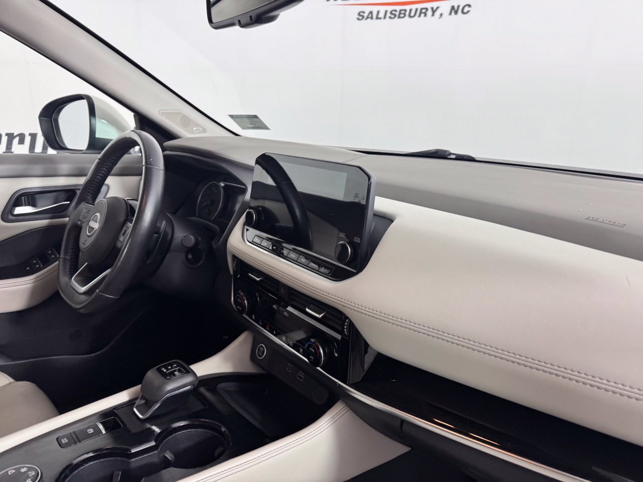 Used 2023 Nissan Rogue SL AWD/4WD image 35