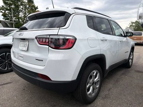 Used 2025 Jeep Compass Latitude AWD/4WD image 8