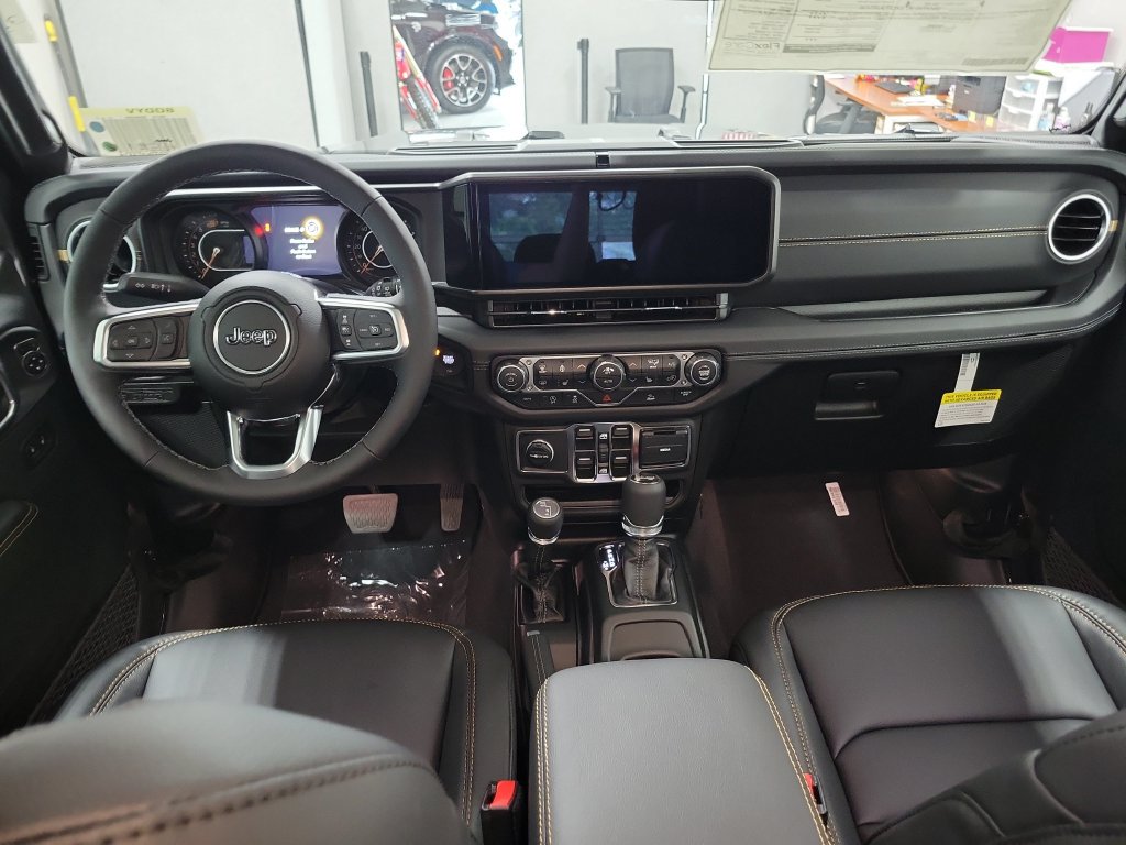 New 2026 Jeep Wrangler Unlimited Sahara w/ Technology Group AWD/4WD image 18