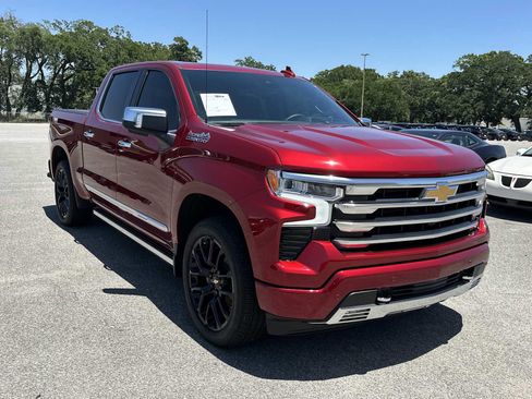 Used 2025 Chevrolet Silverado 1500 High Country w/ High Country Premium Package AWD/4WD image 2