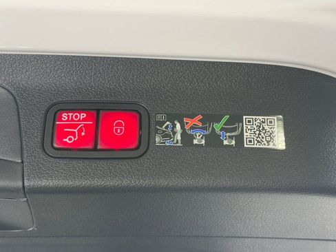 Certified 2025 Mercedes-Benz GLS 450 4MATIC image 34